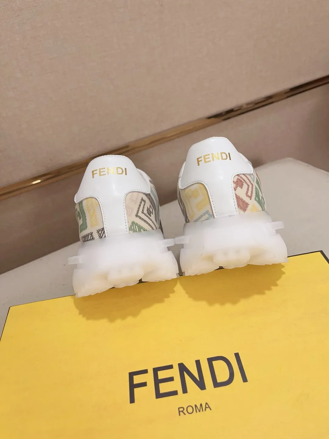 Men's shoes 💰 462💰 (fendi) New style 👊🏻 upper 🇮🇹 imported cowhide fabric 🇩🇪 lining imported sheepskin lining. The original outsole is molded to highlight the identity of every man, and the upper foot is elegant and stable🚶🏻🚶🏻The high-end custom counters reproduce the original version📯No matter the wind or rain, the shoe last remains unchanged and can withstand the verification of time🔍️,🔵 Size: 38-44
